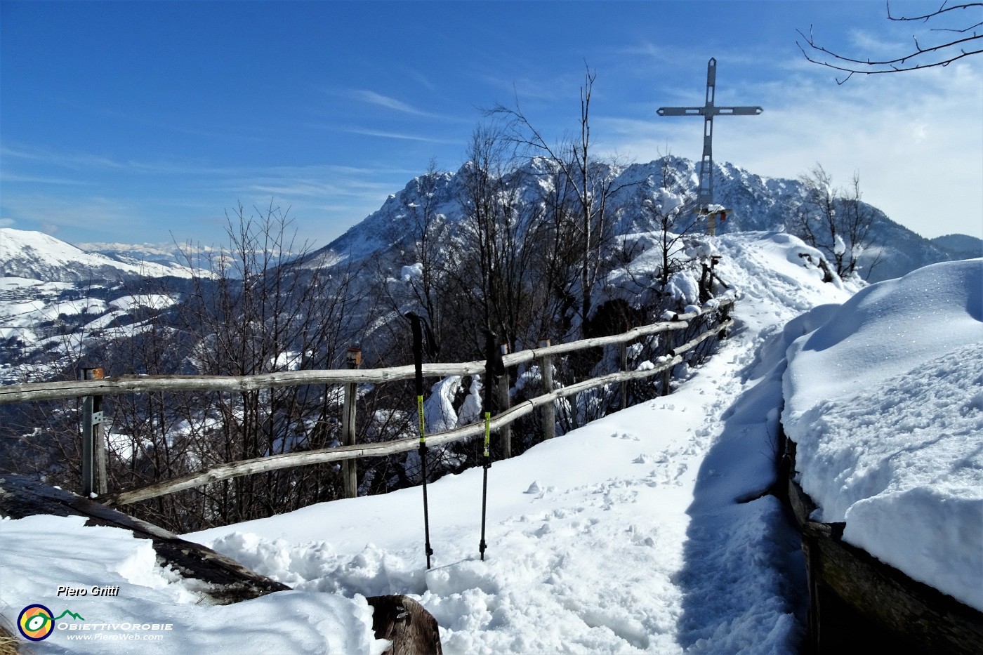 49 Angolo punto sosta alla croce del Monte Castello.JPG